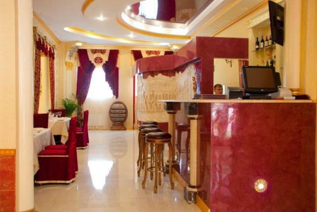 Coliseum Hotell Khmelʼnytsʼkyy Exteriör bild