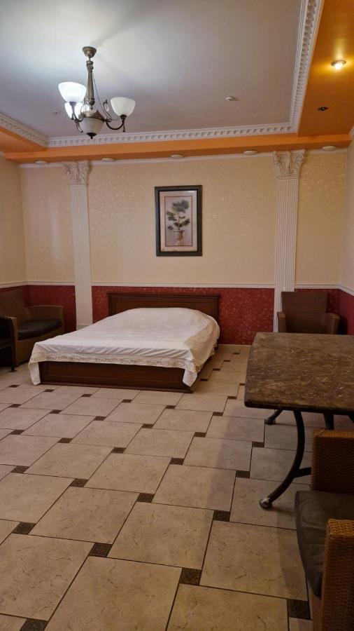 Coliseum Hotell Khmelʼnytsʼkyy Exteriör bild